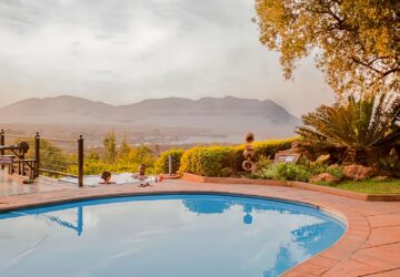 Grand Lodge Jacuzzi Suite pool