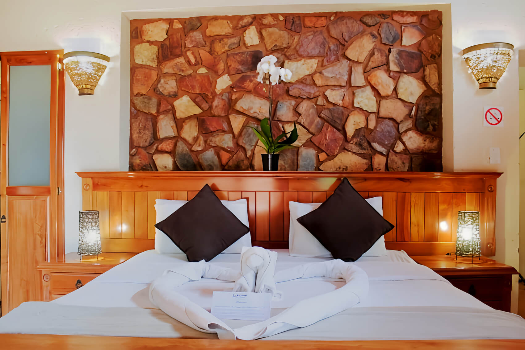 King-size bed in Heritage Lodge Jacuzzi Suite