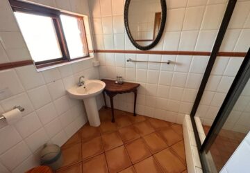 Family Suite bathroom hi res