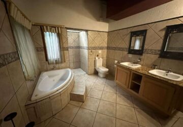 Luxury Lodge Room (No View) Room 6 Bathroom