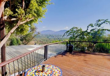 Panorama View Rooms patio