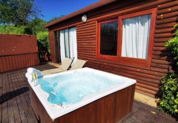Romantic Log Cabin with jacuzzi 3