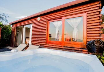 Romantic Log Cabin with jacuzzi front 3