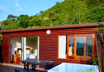 Romantic Log Cabin with jacuzzi front 4