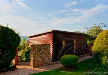 Romantic Log Cabin with jacuzzi side