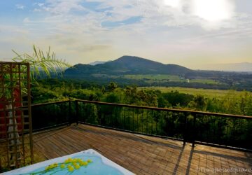 Romantic Log Cabin with jacuzzi view