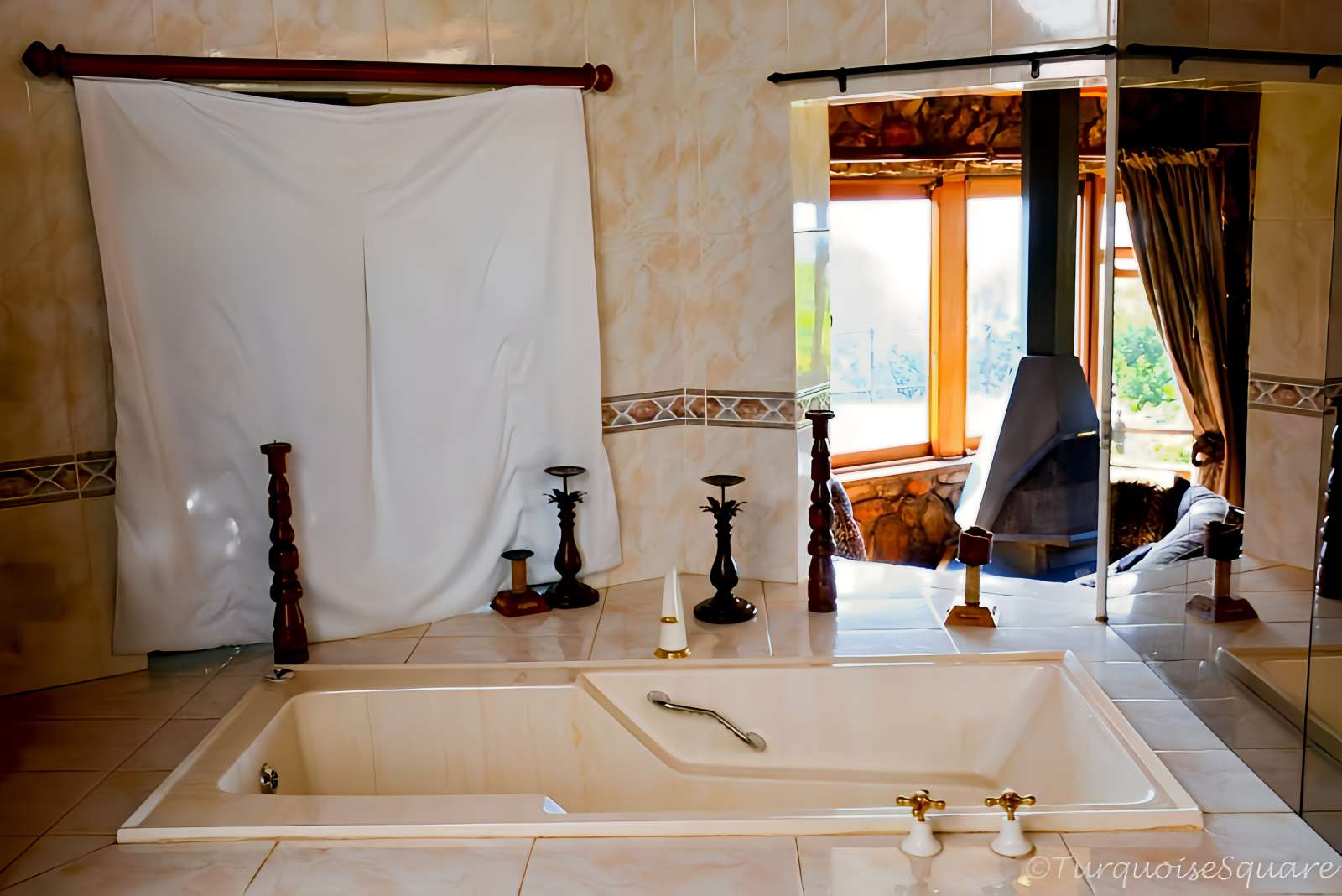 En-suite bathroom at The Montagne Suite in Hartbeespoort