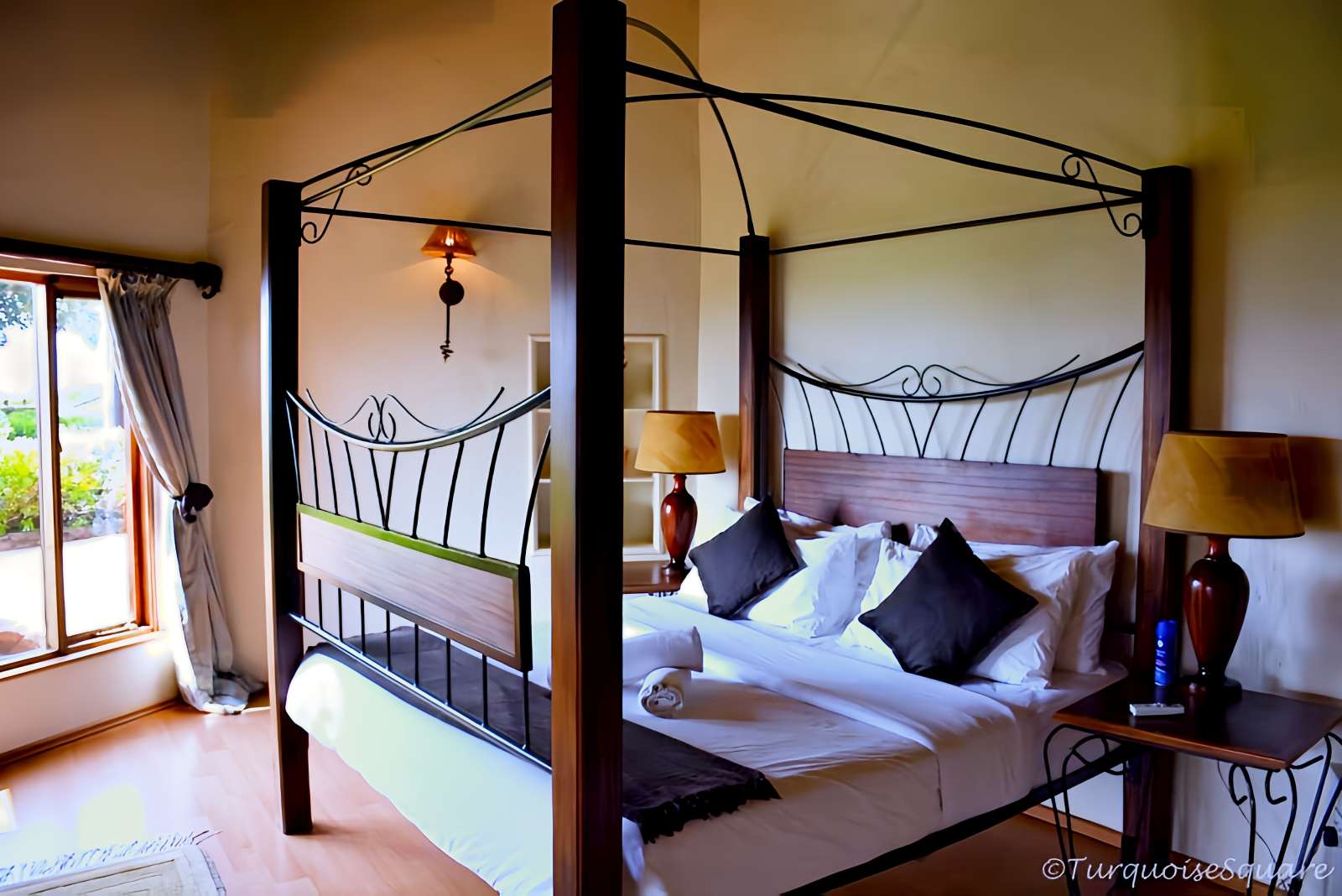 King-size bed in The Montagne Suite Hartbeespoort
