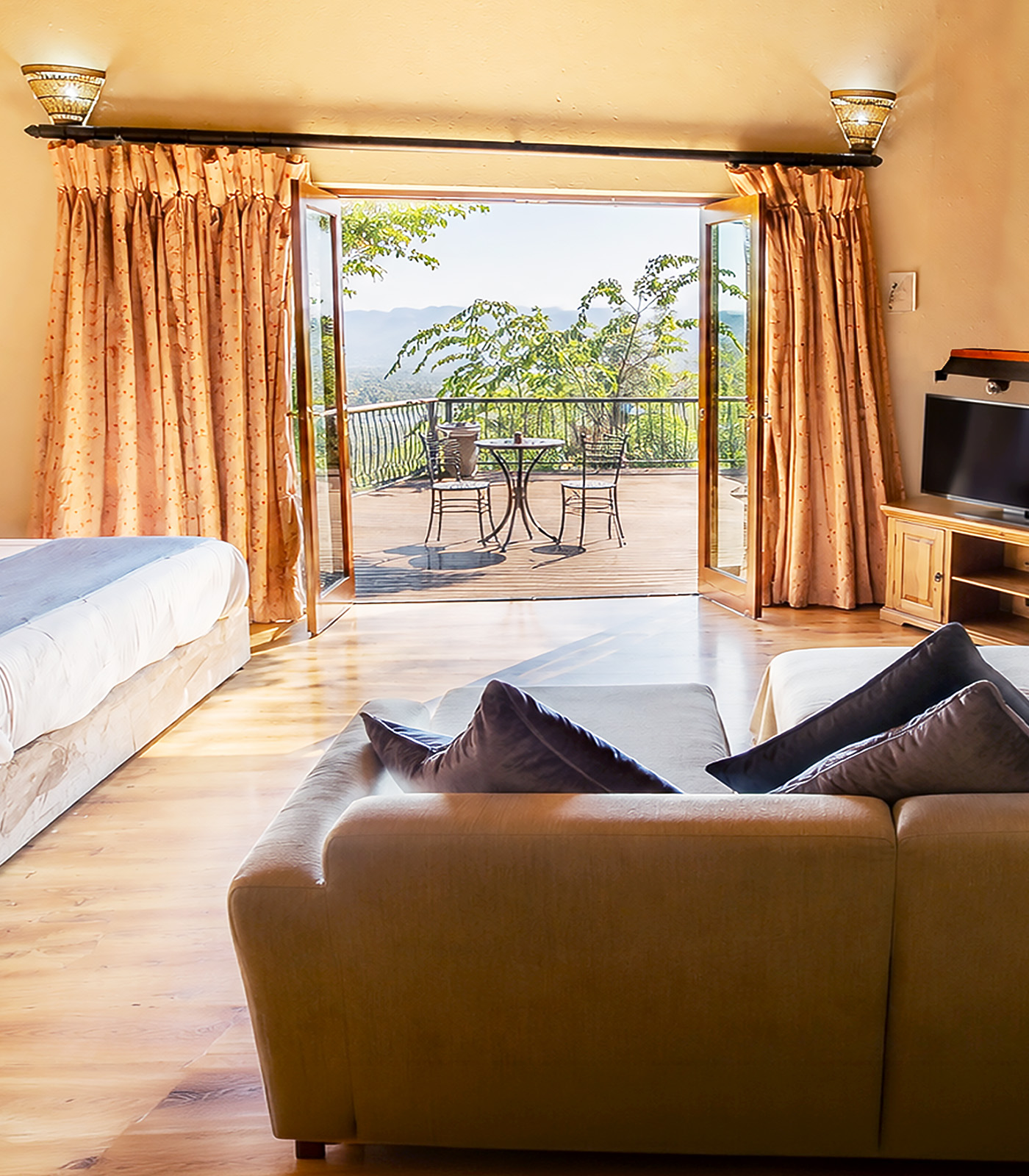 Panorama View Rooms in Hartbeespoort with scenic mountain views at La Montagne Guest Lodge