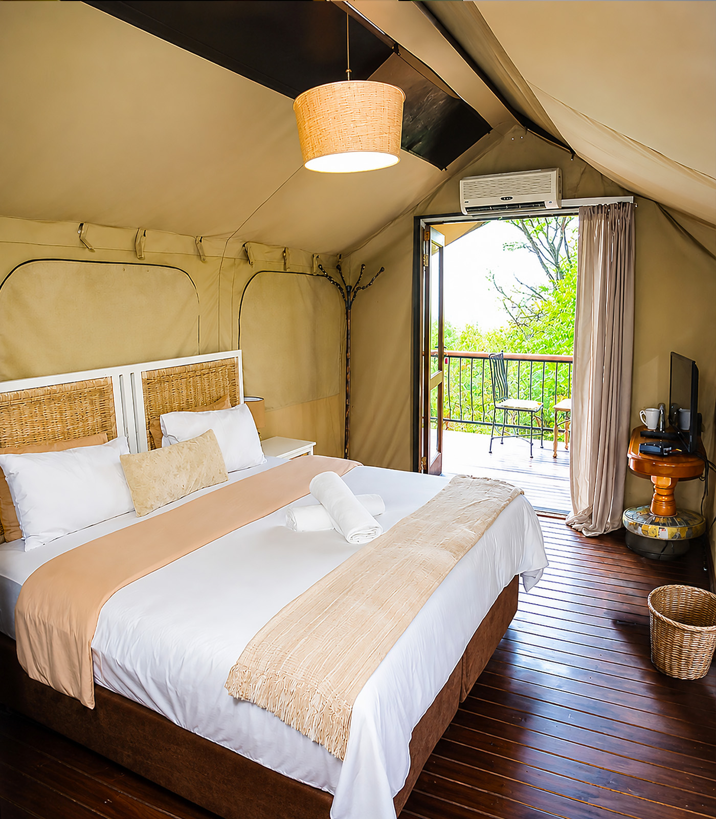 Tented Rooms in Hartbeespoort at La Montagne Guest Lodge
