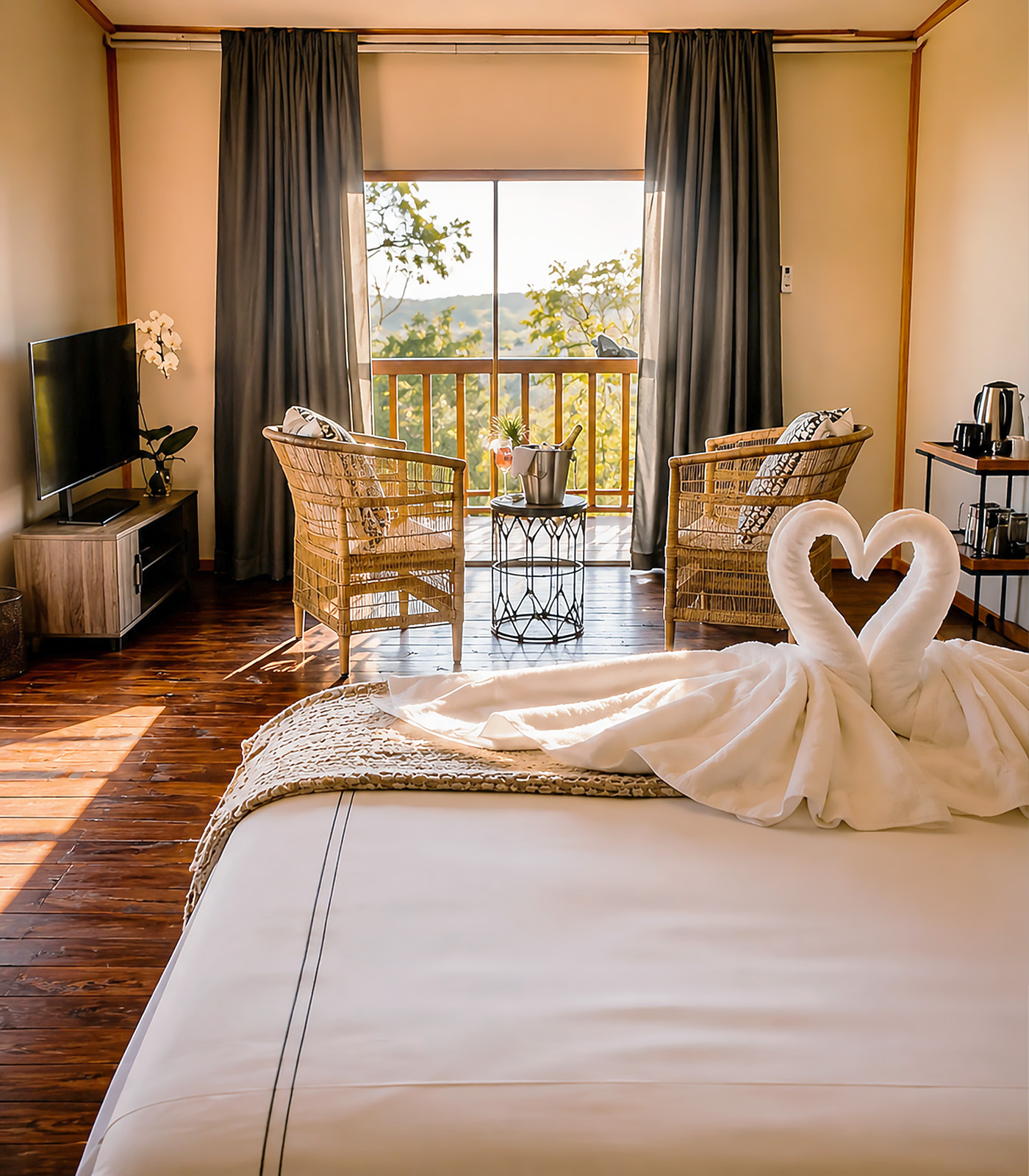 Treetop log cabins in Hartbeespoort at La Montagne Guest Lodge